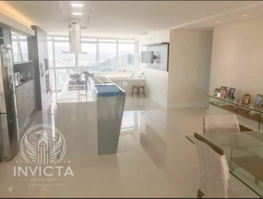 Apartamento com 4 quartos à venda, 228m2 em Centro, Balneario Camboriu - SC - imagem 5 Foto 5 de Apartamento com 4 quartos à venda, 228m2 em Centro, Balneario Camboriu - SC