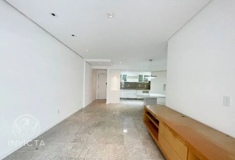 Apartamento com 3 quartos à venda, 123m2 em Centro, Balneario Camboriu - SC - imagem 4 Foto 4 de Apartamento com 3 quartos à venda, 123m2 em Centro, Balneario Camboriu - SC