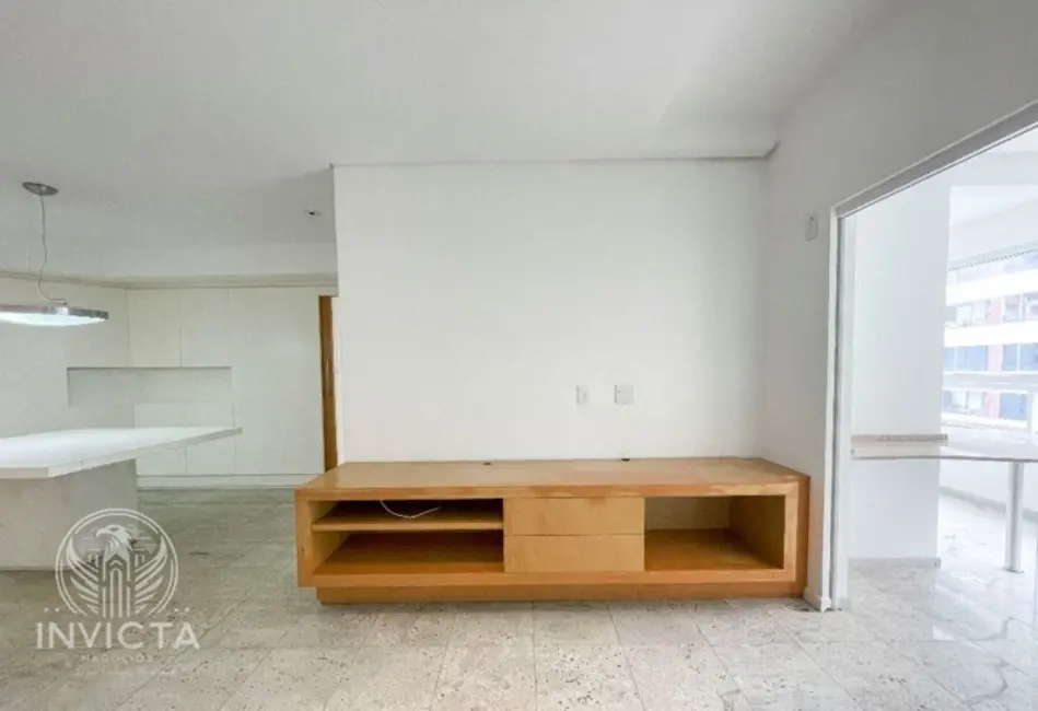 Apartamento com 3 quartos à venda, 123m2 em Centro, Balneario Camboriu - SC - imagem 3 Foto 3 de Apartamento com 3 quartos à venda, 123m2 em Centro, Balneario Camboriu - SC