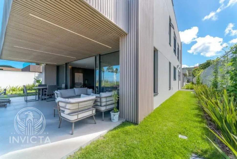 Casa com 5 quartos à venda, 458m2 em Praia do Estaleiro, Balneario Camboriu - SC - imagem 5 Foto 5 de Casa com 5 quartos à venda, 458m2 em Praia do Estaleiro, Balneario Camboriu - SC