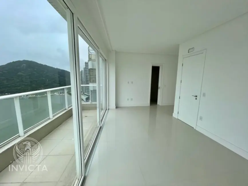Apartamento com 7 quartos à venda, 410m2 em Centro, Balneario Camboriu - SC - imagem 3 Foto 3 de Apartamento com 7 quartos à venda, 410m2 em Centro, Balneario Camboriu - SC