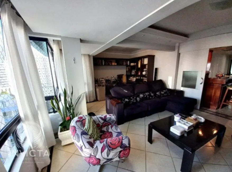 Apartamento com 3 quartos à venda, 223m2 em Centro, Balneario Camboriu - SC - imagem 3 Foto 3 de Apartamento com 3 quartos à venda, 223m2 em Centro, Balneario Camboriu - SC