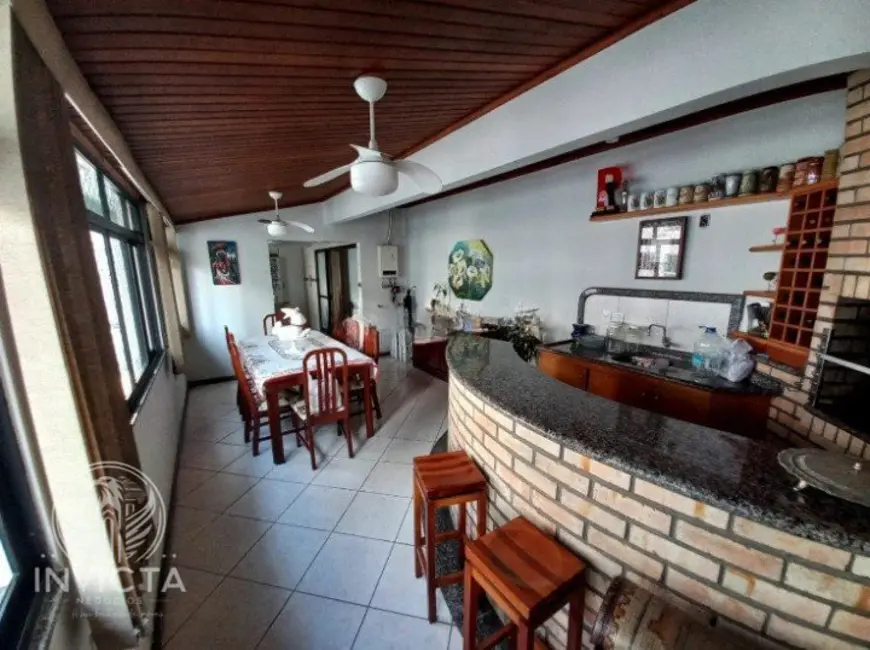 Apartamento com 3 quartos à venda, 223m2 em Centro, Balneario Camboriu - SC - imagem 8 Foto 8 de Apartamento com 3 quartos à venda, 223m2 em Centro, Balneario Camboriu - SC