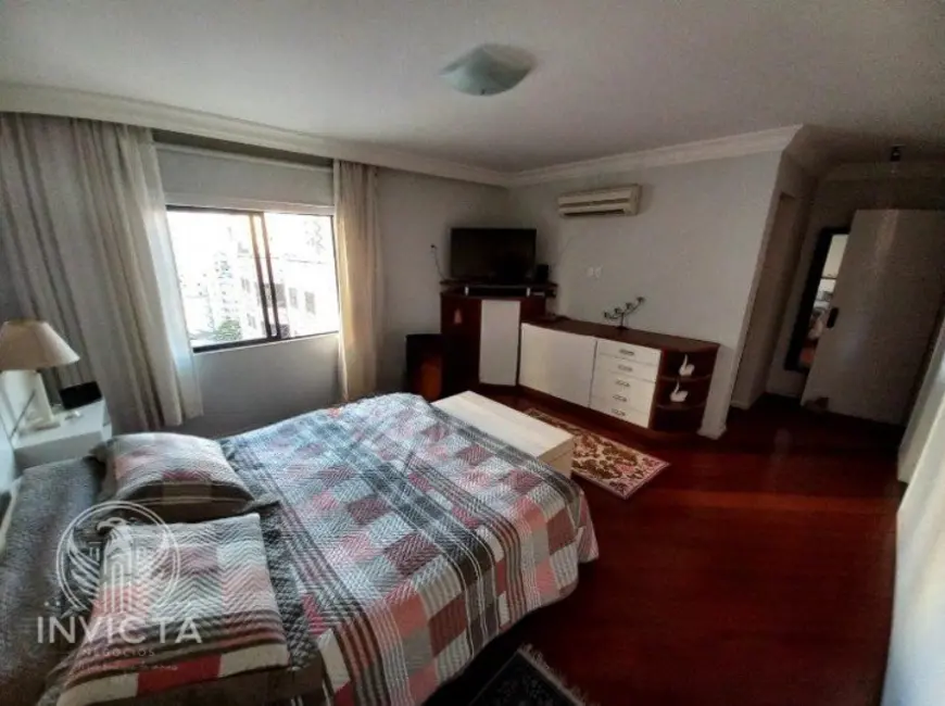 Apartamento com 3 quartos à venda, 223m2 em Centro, Balneario Camboriu - SC - imagem 5 Foto 5 de Apartamento com 3 quartos à venda, 223m2 em Centro, Balneario Camboriu - SC