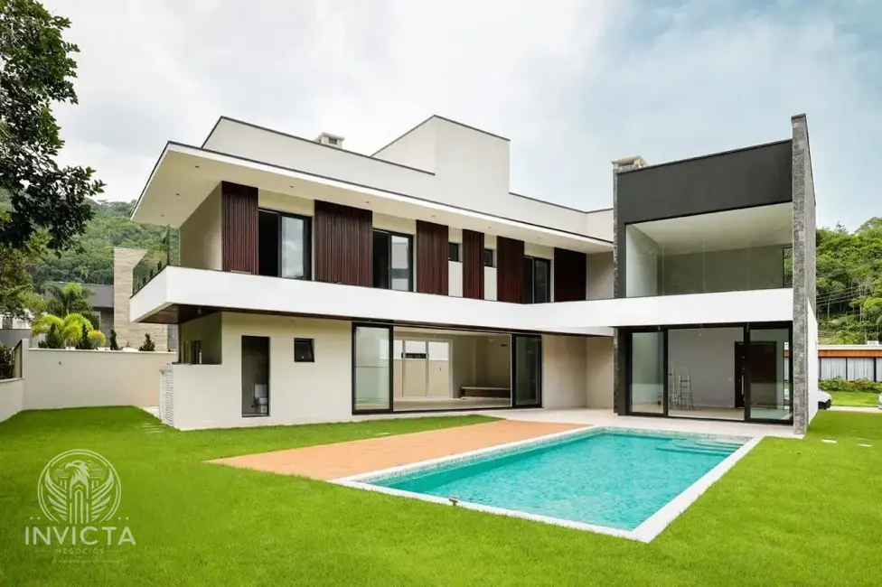 Foto 1 de Casa com 4 quartos à venda, 100m2 em Ariribá, Balneario Camboriu - SC