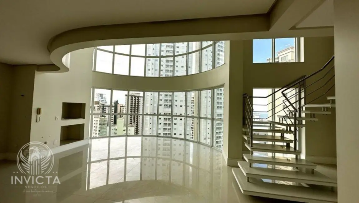 Apartamento com 4 quartos à venda, 240m2 em Centro, Balneario Camboriu - SC - imagem 4 Foto 4 de Apartamento com 4 quartos à venda, 240m2 em Centro, Balneario Camboriu - SC