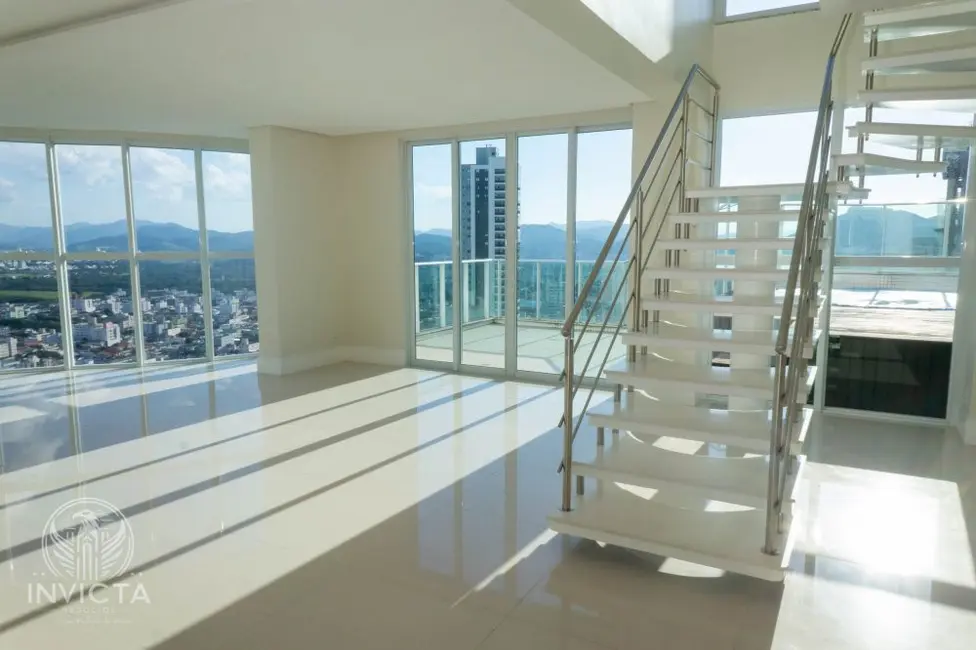Foto 8 de Cobertura com 3 quartos à venda, 246m2 em Centro, Balneario Camboriu - SC