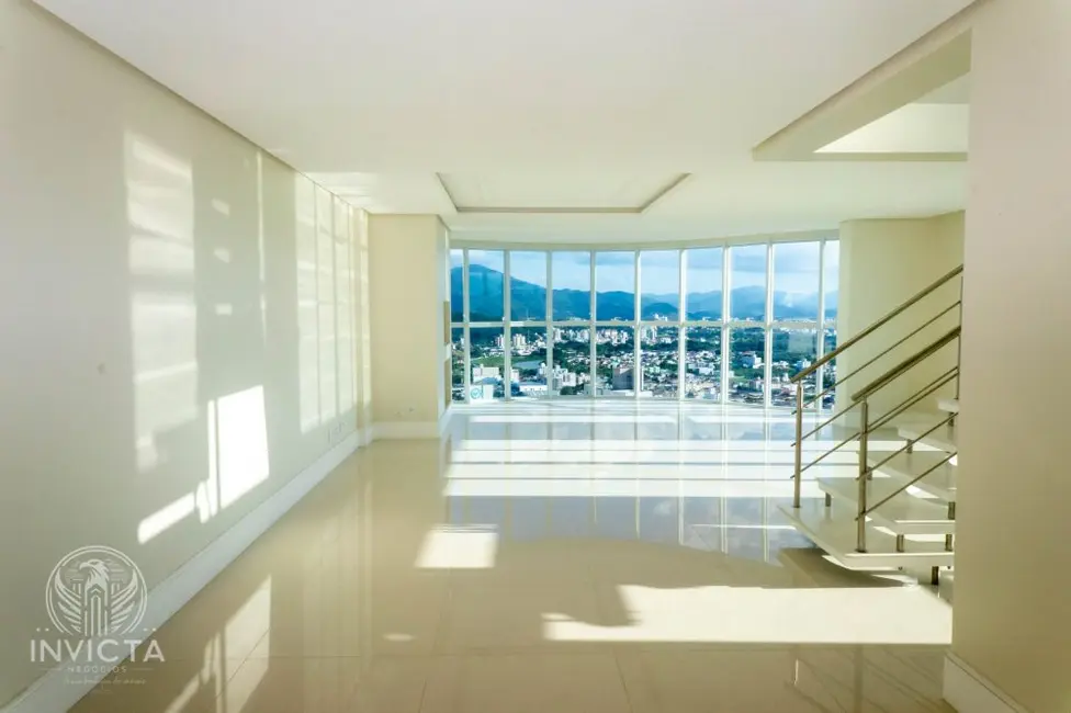 Foto 7 de Cobertura com 3 quartos à venda, 246m2 em Centro, Balneario Camboriu - SC
