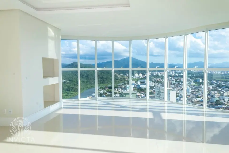 Foto 3 de Cobertura com 3 quartos à venda, 246m2 em Centro, Balneario Camboriu - SC