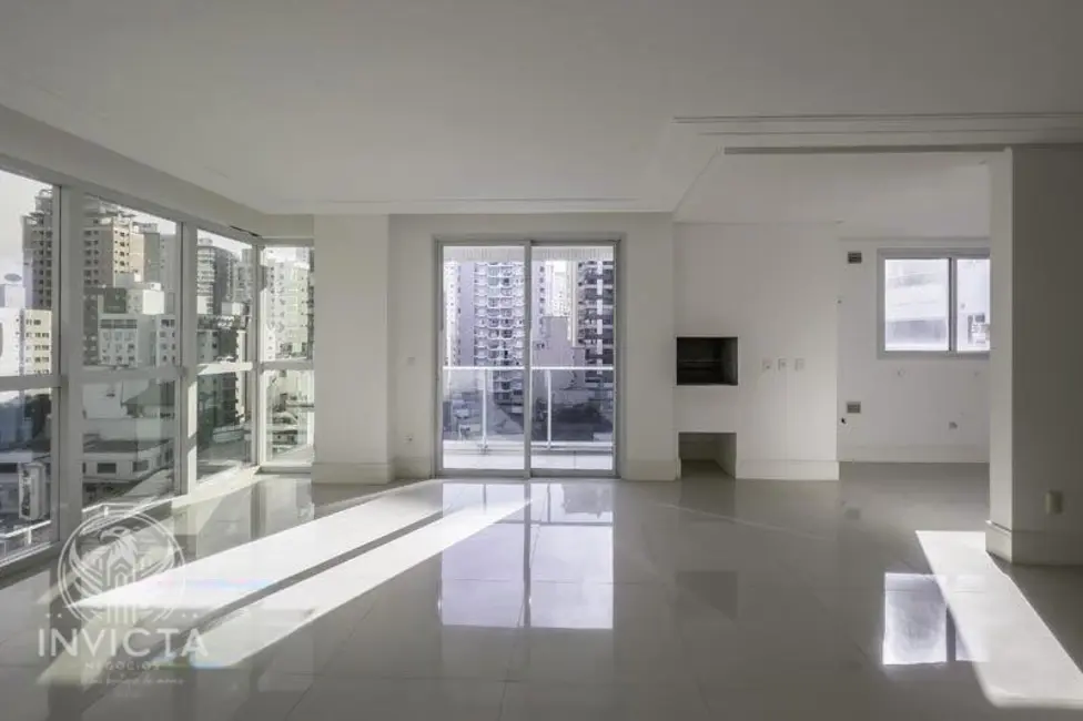 Apartamento com 3 quartos à venda, 162m2 em Centro, Balneario Camboriu - SC - imagem 4 Foto 4 de Apartamento com 3 quartos à venda, 162m2 em Centro, Balneario Camboriu - SC