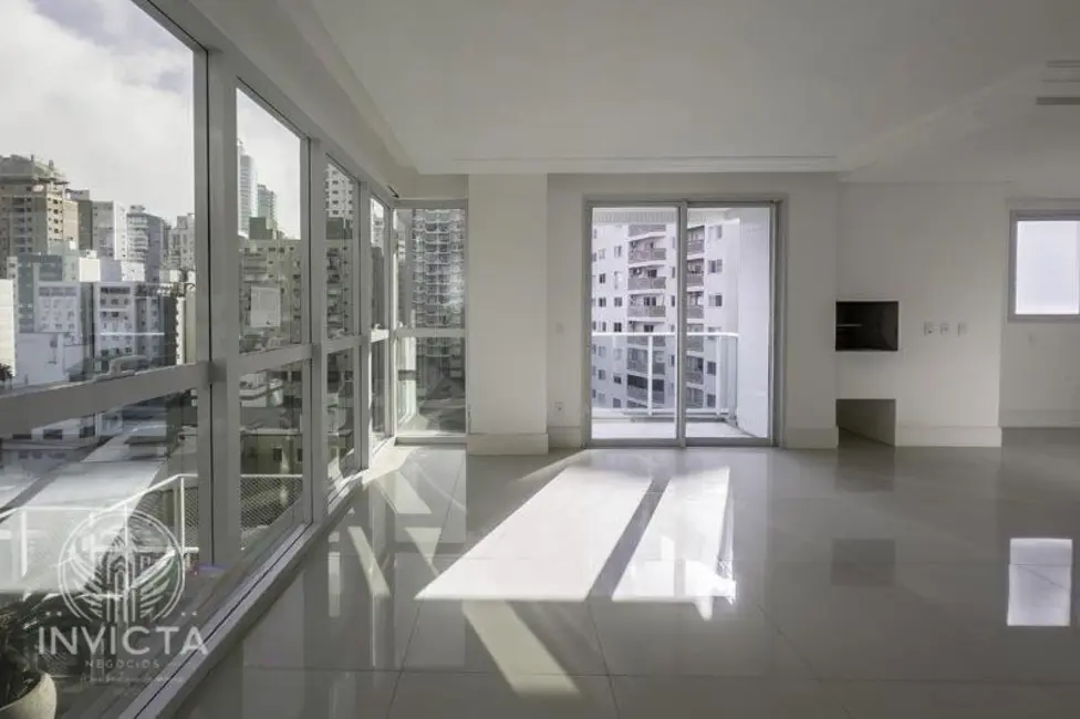 Apartamento com 3 quartos à venda, 162m2 em Centro, Balneario Camboriu - SC - imagem 6 Foto 6 de Apartamento com 3 quartos à venda, 162m2 em Centro, Balneario Camboriu - SC