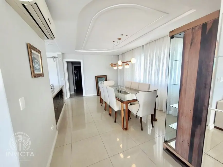 Apartamento com 4 quartos à venda, 215m2 em Centro, Balneario Camboriu - SC - imagem 8 Foto 8 de Apartamento com 4 quartos à venda, 215m2 em Centro, Balneario Camboriu - SC