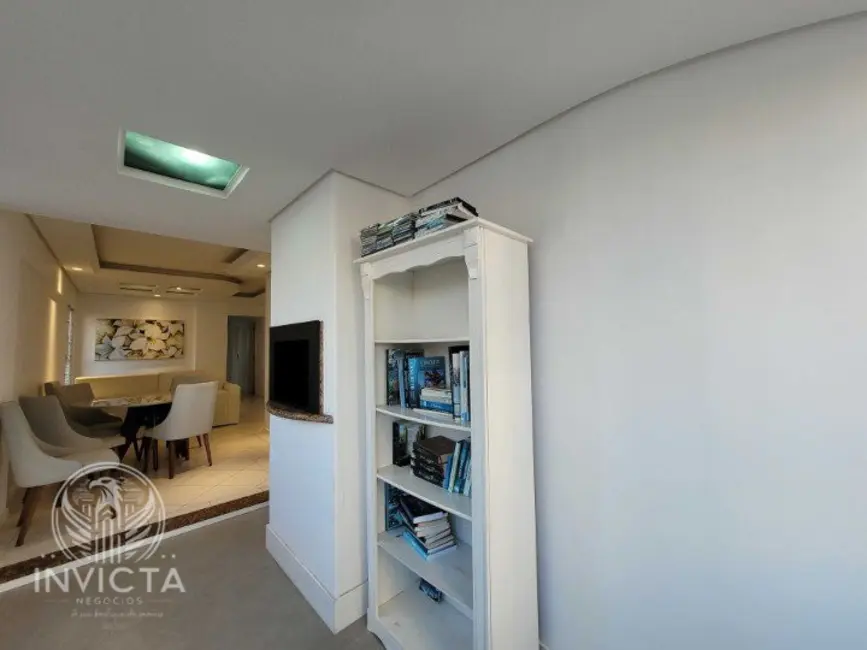 Apartamento com 3 quartos à venda, 129m2 em Centro, Balneario Camboriu - SC - imagem 2 Foto 2 de Apartamento com 3 quartos à venda, 129m2 em Centro, Balneario Camboriu - SC