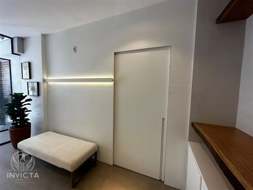 Apartamento com 2 quartos à venda, 93m2 em Centro, Balneario Camboriu - SC - imagem 4 Foto 4 de Apartamento com 2 quartos à venda, 93m2 em Centro, Balneario Camboriu - SC