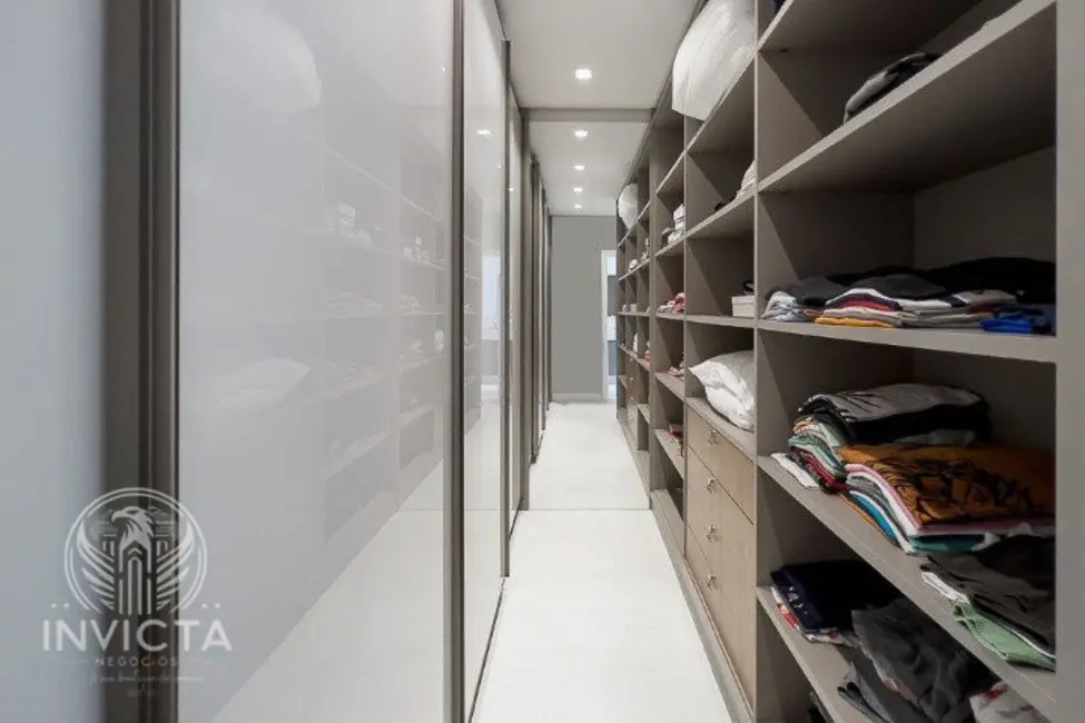 Apartamento com 3 quartos à venda, 217m2 em Centro, Balneario Camboriu - SC - imagem 8 Foto 8 de Apartamento com 3 quartos à venda, 217m2 em Centro, Balneario Camboriu - SC