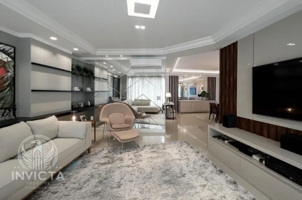 Apartamento com 3 quartos à venda, 217m2 em Centro, Balneario Camboriu - SC - imagem 2 Foto 2 de Apartamento com 3 quartos à venda, 217m2 em Centro, Balneario Camboriu - SC