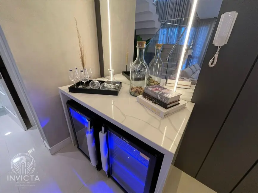 Cobertura com 3 quartos à venda, 240m2 em Centro, Balneario Camboriu - SC - imagem 4 Foto 4 de Cobertura com 3 quartos à venda, 240m2 em Centro, Balneario Camboriu - SC