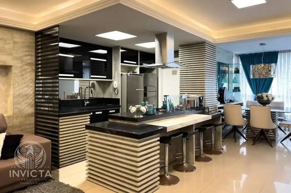 Apartamento com 3 quartos à venda, 200m2 em Centro, Balneario Camboriu - SC - imagem 8 Foto 8 de Apartamento com 3 quartos à venda, 200m2 em Centro, Balneario Camboriu - SC