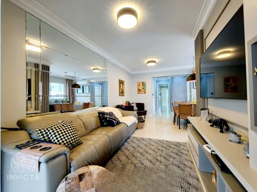 Apartamento com 3 quartos à venda, 148m2 em Centro, Balneario Camboriu - SC - imagem 3 Foto 3 de Apartamento com 3 quartos à venda, 148m2 em Centro, Balneario Camboriu - SC