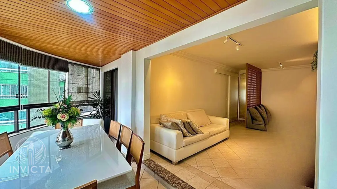 Apartamento com 2 quartos à venda, 97m2 em Centro, Balneario Camboriu - SC - imagem 4 Foto 4 de Apartamento com 2 quartos à venda, 97m2 em Centro, Balneario Camboriu - SC