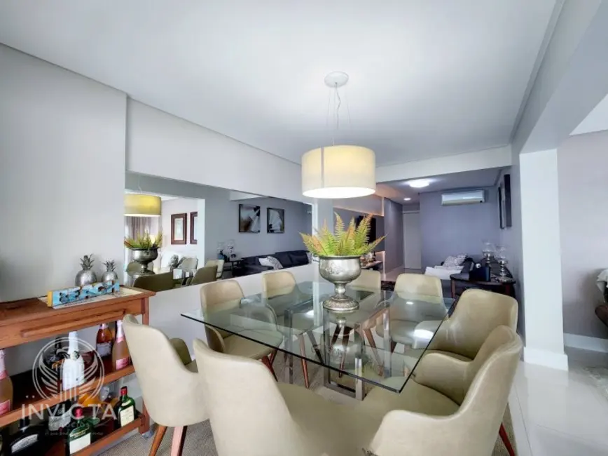 Apartamento com 3 quartos à venda, 200m2 em Centro, Balneario Camboriu - SC - imagem 9 Foto 9 de Apartamento com 3 quartos à venda, 200m2 em Centro, Balneario Camboriu - SC