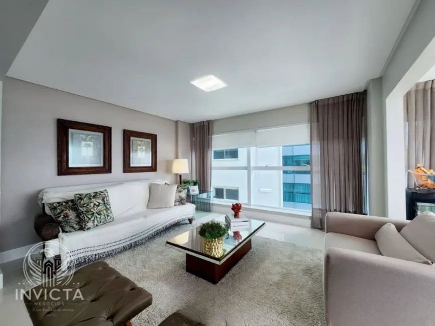 Apartamento com 3 quartos à venda, 200m2 em Centro, Balneario Camboriu - SC - imagem 3 Foto 3 de Apartamento com 3 quartos à venda, 200m2 em Centro, Balneario Camboriu - SC