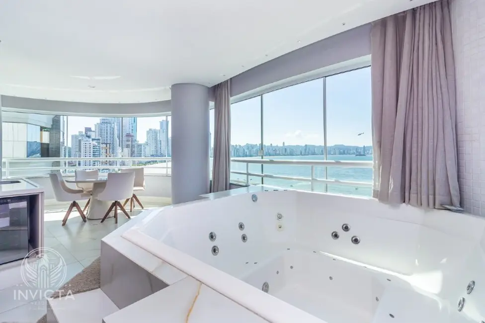 Apartamento com 3 quartos à venda, 200m2 em Balneario Camboriu - SC - imagem 8 Foto 8 de Apartamento com 3 quartos à venda, 200m2 em Balneario Camboriu - SC