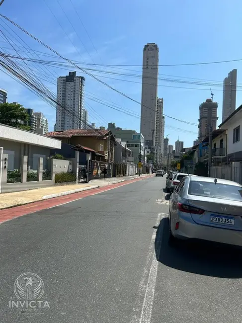 Foto 2 de Sobrado com 6 quartos à venda, 453m2 em Centro, Balneario Camboriu - SC
