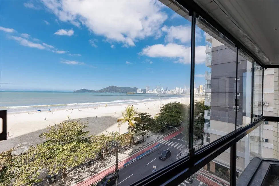 Apartamento com 3 quartos para alugar, 200m2 em Balneario Camboriu - SC - imagem 5 Foto 5 de Apartamento com 3 quartos para alugar, 200m2 em Balneario Camboriu - SC