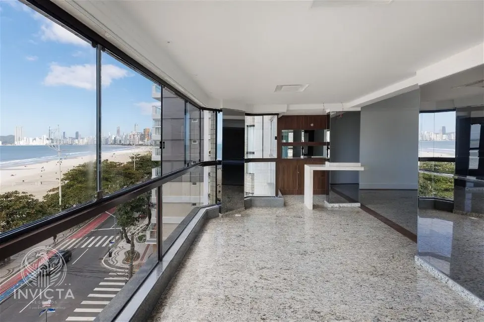 Apartamento com 3 quartos para alugar, 200m2 em Balneario Camboriu - SC - imagem 8 Foto 8 de Apartamento com 3 quartos para alugar, 200m2 em Balneario Camboriu - SC