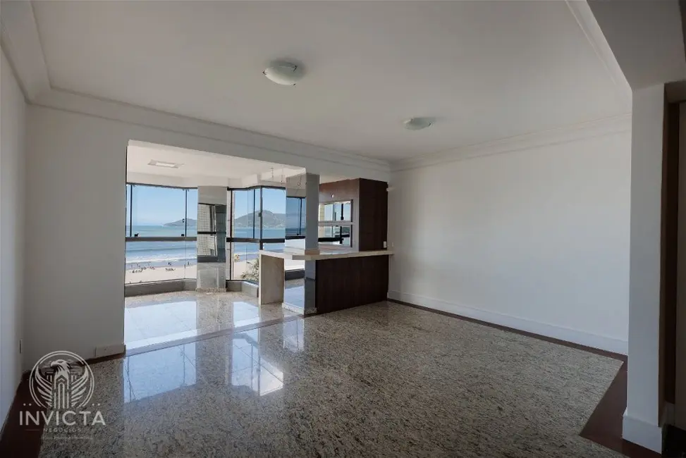 Apartamento com 3 quartos para alugar, 200m2 em Balneario Camboriu - SC - imagem 9 Foto 9 de Apartamento com 3 quartos para alugar, 200m2 em Balneario Camboriu - SC