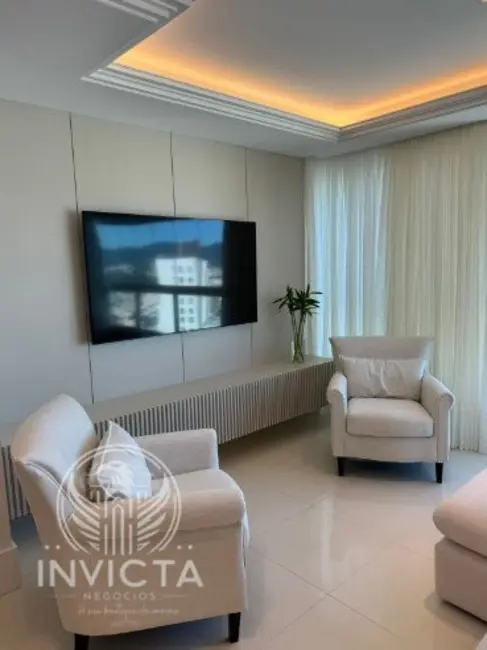 Apartamento com 3 quartos à venda, 130m2 em Centro, Balneario Camboriu - SC - imagem 3 Foto 3 de Apartamento com 3 quartos à venda, 130m2 em Centro, Balneario Camboriu - SC