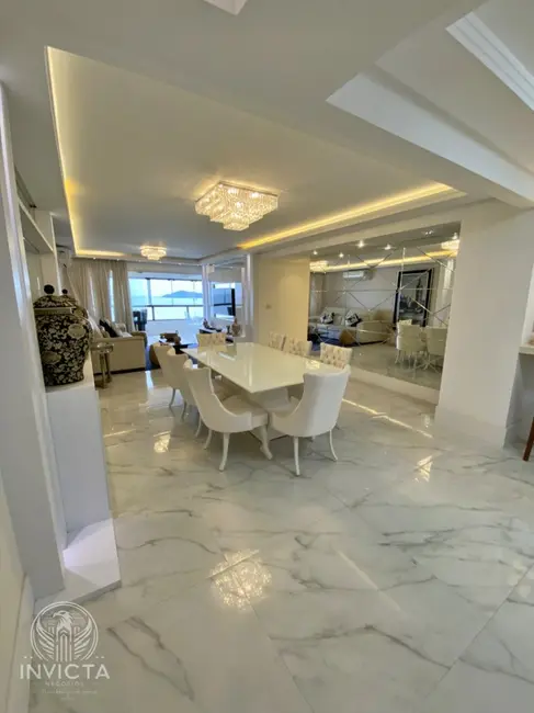 Apartamento com 3 quartos à venda, 150m2 em Centro, Balneario Camboriu - SC - imagem 9 Foto 9 de Apartamento com 3 quartos à venda, 150m2 em Centro, Balneario Camboriu - SC