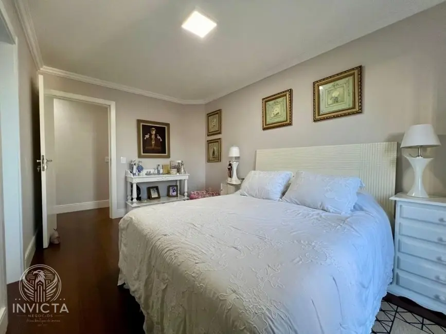 Apartamento com 3 quartos à venda, 157m2 em Balneario Camboriu - SC - imagem 8 Foto 8 de Apartamento com 3 quartos à venda, 157m2 em Balneario Camboriu - SC