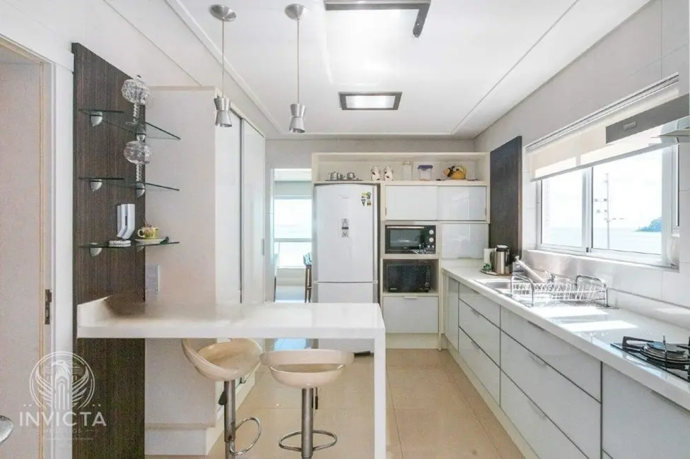 Apartamento com 3 quartos à venda, 207m2 em Centro, Balneario Camboriu - SC - imagem 9 Foto 9 de Apartamento com 3 quartos à venda, 207m2 em Centro, Balneario Camboriu - SC