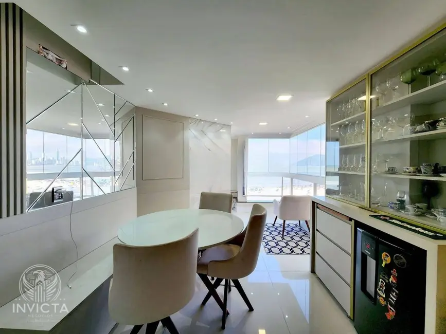 Apartamento com 3 quartos à venda, 162m2 em Centro, Balneario Camboriu - SC - imagem 2 Foto 2 de Apartamento com 3 quartos à venda, 162m2 em Centro, Balneario Camboriu - SC