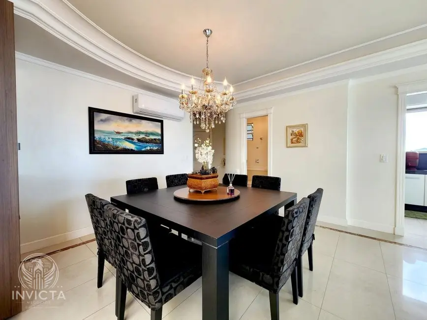 Apartamento com 3 quartos à venda, 200m2 em Centro, Balneario Camboriu - SC - imagem 4 Foto 4 de Apartamento com 3 quartos à venda, 200m2 em Centro, Balneario Camboriu - SC