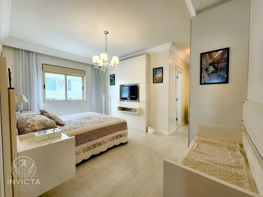 Apartamento com 3 quartos à venda, 200m2 em Centro, Balneario Camboriu - SC - imagem 9 Foto 9 de Apartamento com 3 quartos à venda, 200m2 em Centro, Balneario Camboriu - SC