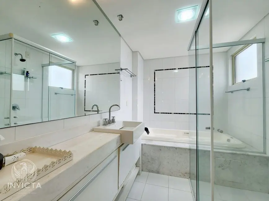 Apartamento com 3 quartos à venda, 200m2 em Centro, Balneario Camboriu - SC - imagem 6 Foto 6 de Apartamento com 3 quartos à venda, 200m2 em Centro, Balneario Camboriu - SC