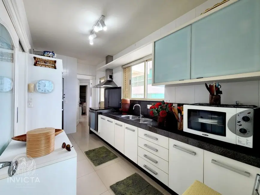 Apartamento com 3 quartos à venda, 200m2 em Centro, Balneario Camboriu - SC - imagem 8 Foto 8 de Apartamento com 3 quartos à venda, 200m2 em Centro, Balneario Camboriu - SC