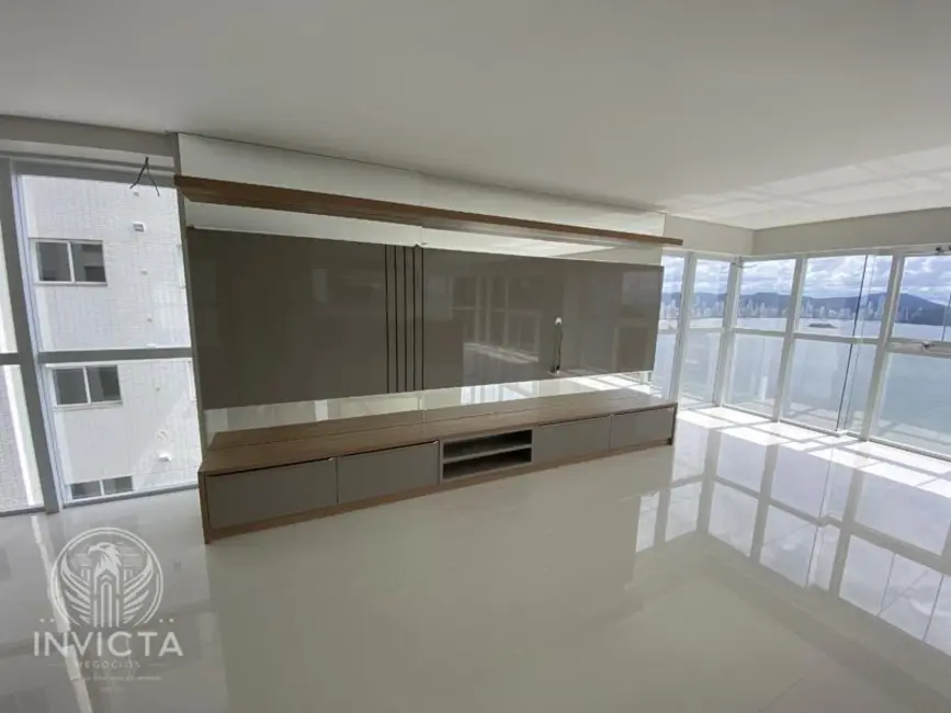 Apartamento com 4 quartos à venda, 237m2 em Centro, Balneario Camboriu - SC - imagem 6 Foto 6 de Apartamento com 4 quartos à venda, 237m2 em Centro, Balneario Camboriu - SC