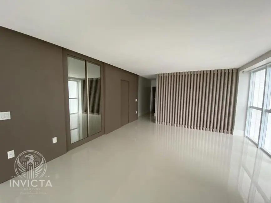 Apartamento com 4 quartos à venda, 237m2 em Centro, Balneario Camboriu - SC - imagem 5 Foto 5 de Apartamento com 4 quartos à venda, 237m2 em Centro, Balneario Camboriu - SC
