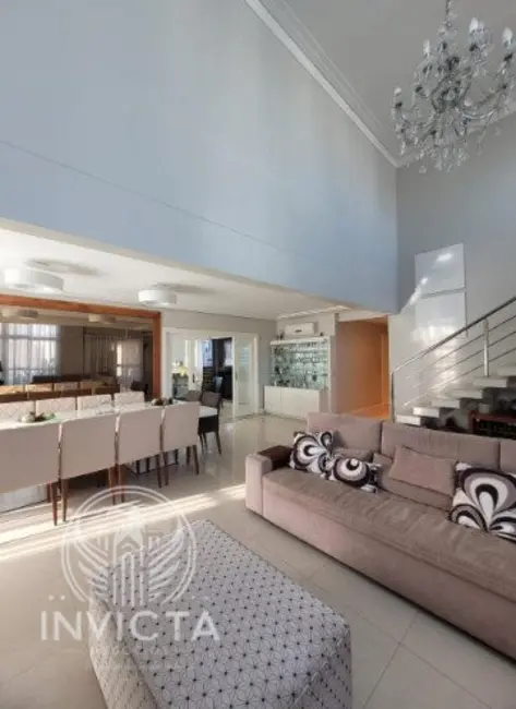 Apartamento com 3 quartos à venda, 252m2 em Centro, Balneario Camboriu - SC - imagem 2 Foto 2 de Apartamento com 3 quartos à venda, 252m2 em Centro, Balneario Camboriu - SC