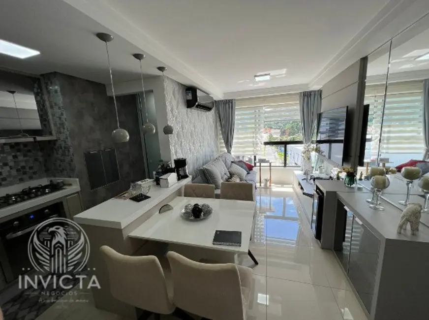 Apartamento com 2 quartos à venda, 57m2 em Centro, Balneario Camboriu - SC - imagem 8 Foto 8 de Apartamento com 2 quartos à venda, 57m2 em Centro, Balneario Camboriu - SC