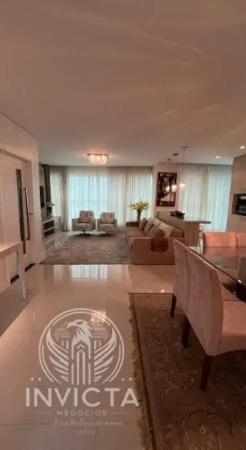 Apartamento com 4 quartos à venda, 180m2 em Centro, Balneario Camboriu - SC - imagem 2 Foto 2 de Apartamento com 4 quartos à venda, 180m2 em Centro, Balneario Camboriu - SC