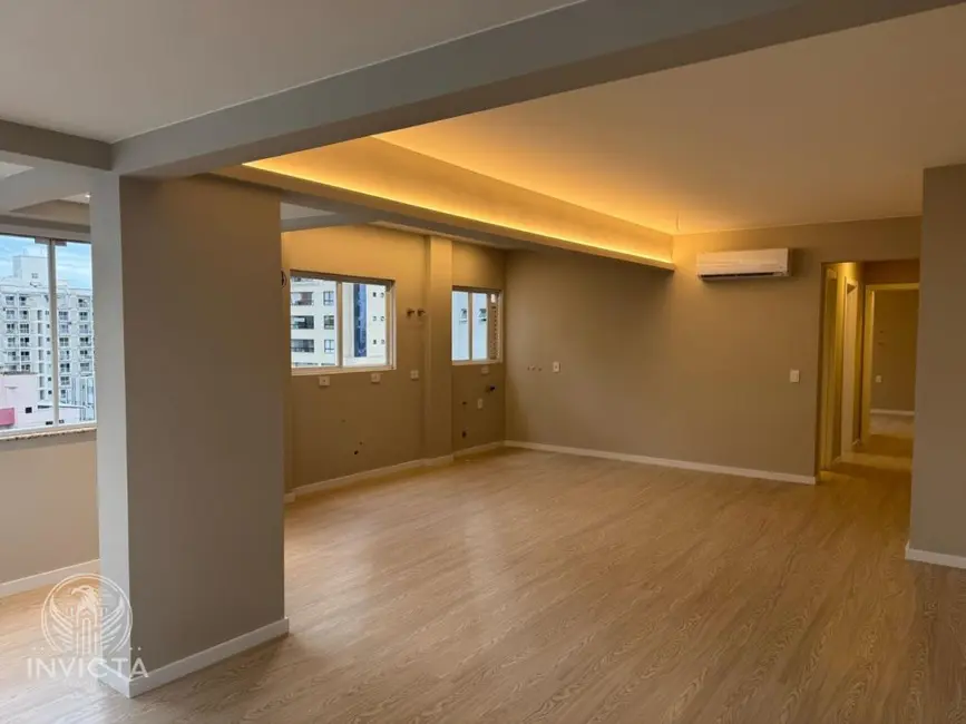 Apartamento com 2 quartos à venda, 76m2 em Centro, Balneario Camboriu - SC - imagem 2 Foto 2 de Apartamento com 2 quartos à venda, 76m2 em Centro, Balneario Camboriu - SC