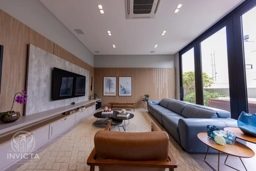 Casa com 4 quartos à venda, 380m2 em Estados, Balneario Camboriu - SC - imagem 3 Foto 3 de Casa com 4 quartos à venda, 380m2 em Estados, Balneario Camboriu - SC