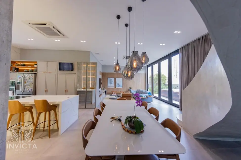 Casa com 4 quartos à venda, 380m2 em Estados, Balneario Camboriu - SC - imagem 9 Foto 9 de Casa com 4 quartos à venda, 380m2 em Estados, Balneario Camboriu - SC