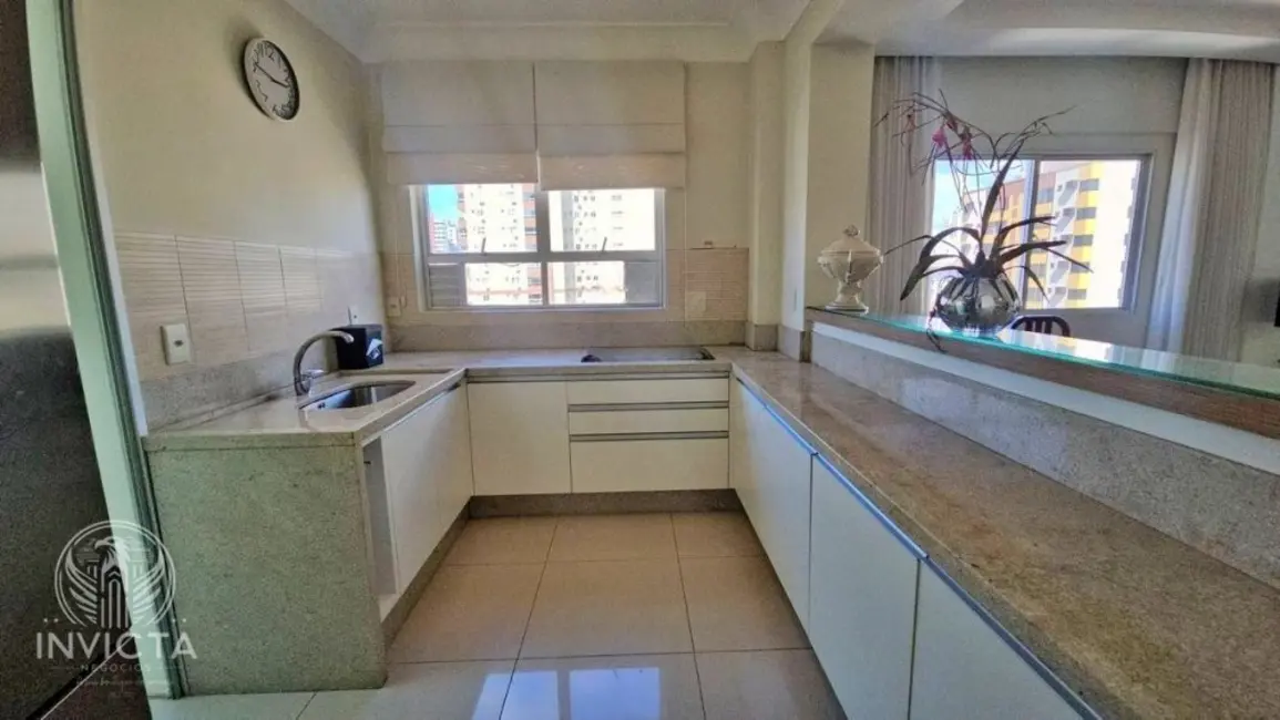 Apartamento com 3 quartos à venda, 134m2 em Centro, Balneario Camboriu - SC - imagem 4 Foto 4 de Apartamento com 3 quartos à venda, 134m2 em Centro, Balneario Camboriu - SC