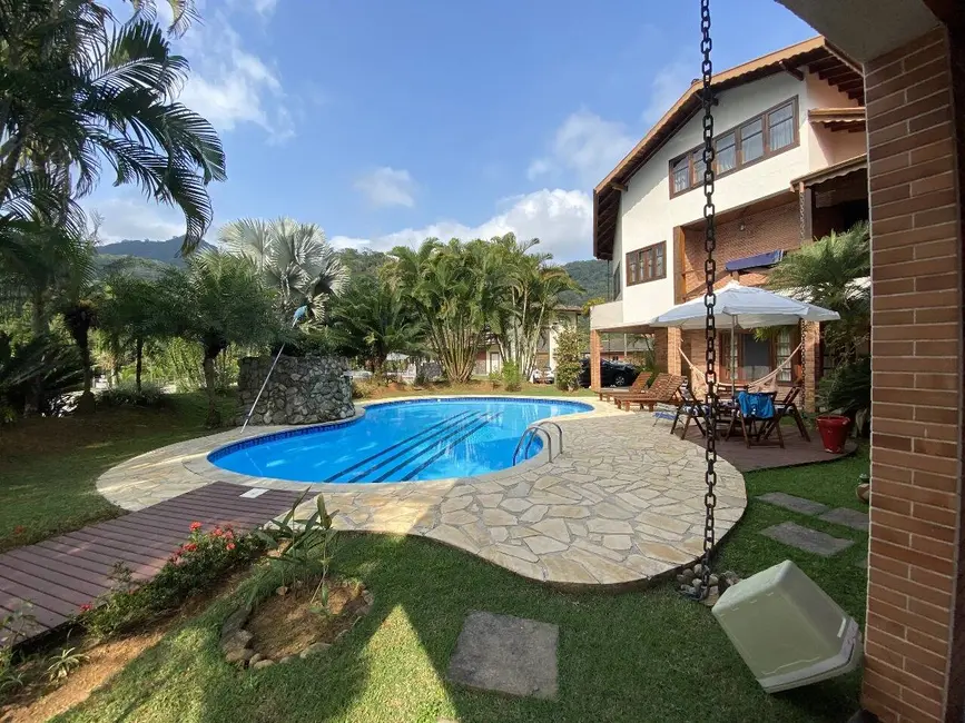 Foto 3 de Casa com 6 quartos à venda, 577m2 em Ubatuba - SP